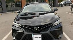 Toyota Camry 2018 года за 11 400 000 тг. в Астана