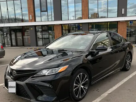 Toyota Camry 2018 года за 11 400 000 тг. в Астана – фото 2