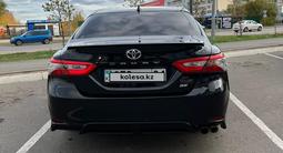 Toyota Camry 2018 года за 11 400 000 тг. в Астана – фото 5