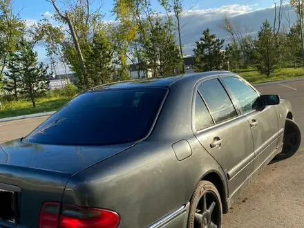 Mercedes-Benz E 320 1995 года за 1 950 000 тг. в Петропавловск – фото 8