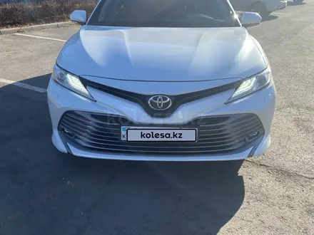 Toyota Camry 2019 года за 14 300 000 тг. в Караганда – фото 4