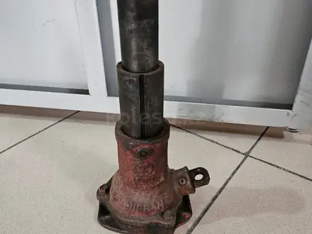 Домкрат Ниссан Патрол за 15 000 тг. в Семей