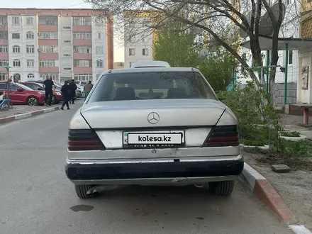 Mercedes-Benz E 300 1993 года за 1 000 000 тг. в Жезказган – фото 2