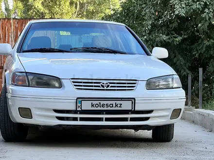 Toyota Camry 1997 года за 3 800 000 тг. в Алматы – фото 2