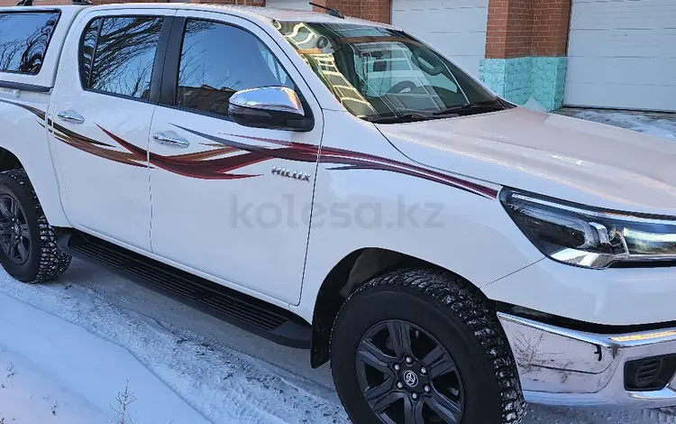 Toyota Hilux 2022 года за 18 500 000 тг. в Актобе