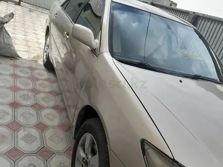 Toyota Camry 2004 года за 4 100 000 тг. в Семей – фото 2