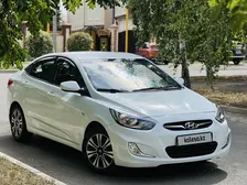 Hyundai Accent, 2011