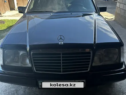 Mercedes-Benz E 220 1995 года за 2 700 000 тг. в Талдыкорган