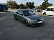 Mazda 323, 2001