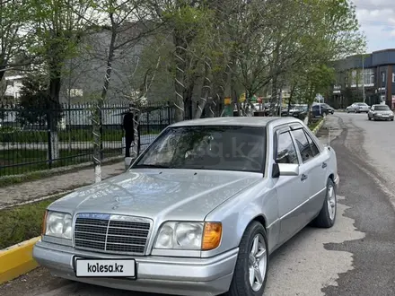 Mercedes-Benz E 220 1995 года за 2 200 000 тг. в Шымкент – фото 2
