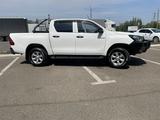 Toyota Hilux 2018 года за 15 977 941 тг. в Уральск – фото 3