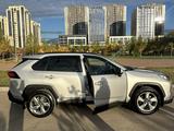 Toyota RAV4 2021 года за 13 000 000 тг. в Астана