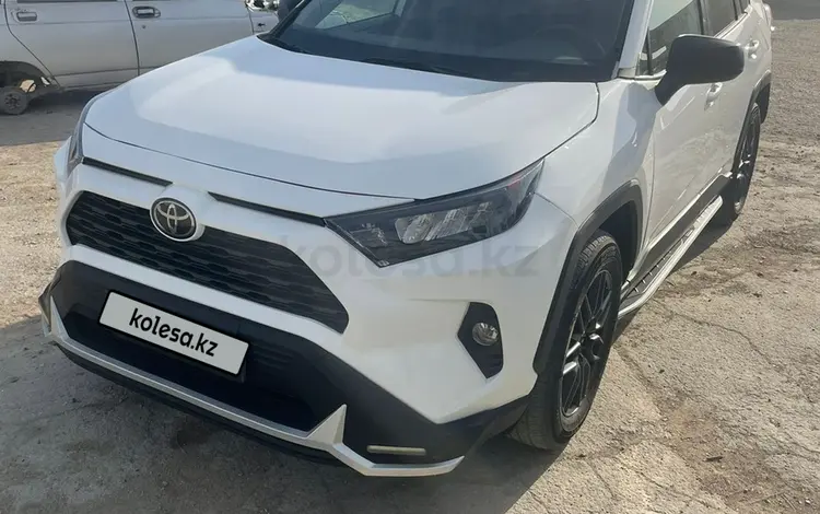 Toyota RAV4 2021 года за 13 000 000 тг. в Актау