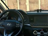 Hyundai Elantra 2019 года за 5 500 000 тг. в Актау – фото 2