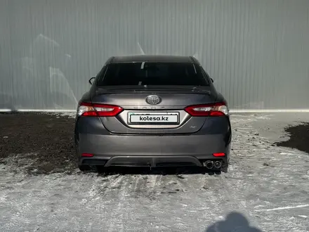 Toyota Camry 2018 года за 8 684 450 тг. в Астана – фото 2