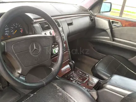 Mercedes-Benz E 240 2000 года за 2 550 000 тг. в Атырау – фото 6