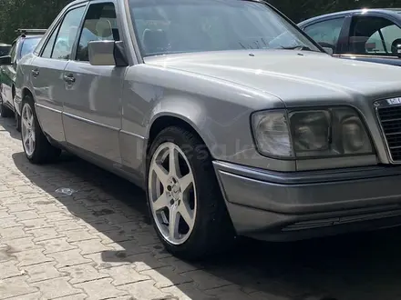 Mercedes-Benz E 320 1994 года за 3 600 000 тг. в Алматы