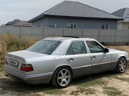 Mercedes-Benz E 320 1994 года за 3 600 000 тг. в Алматы – фото 6