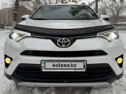 Toyota RAV4 2018 года за 13 000 000 тг. в Актобе