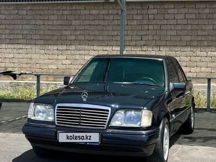 Mercedes-Benz E 280 1994 года за 2 100 000 тг. в Шымкент