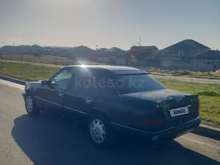 Mercedes-Benz E 220 1995 года за 1 500 000 тг. в Шымкент – фото 2