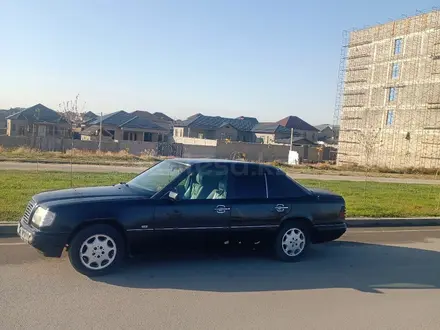 Mercedes-Benz E 220 1995 года за 1 500 000 тг. в Шымкент