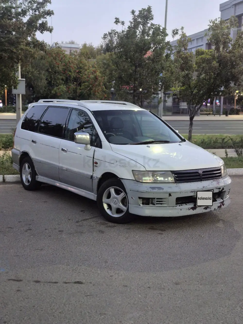Мицубиси Chariot, 1999
