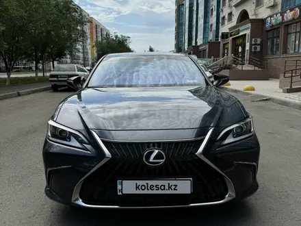 Lexus ES 250 2022 года за 24 000 000 тг. в Астана – фото 2