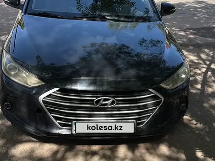 Hyundai Elantra 2018 года за 6 400 000 тг. в Астана – фото 2