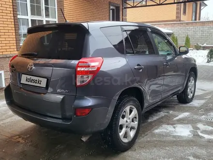 Toyota RAV4 2011 года за 7 700 000 тг. в Астана – фото 2