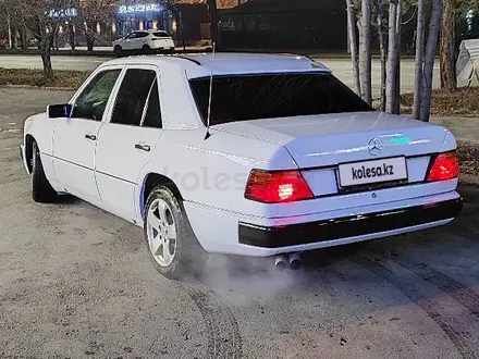 Mercedes-Benz E 320 1991 года за 3 000 000 тг. в Талдыкорган – фото 3