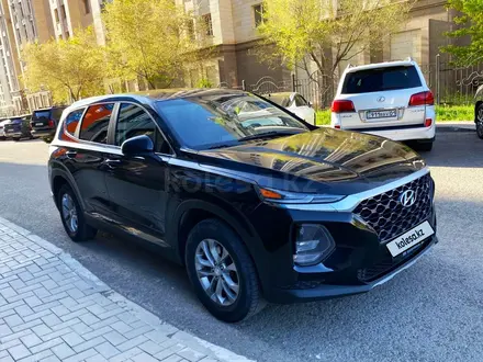 Hyundai Santa Fe 2019 года за 10 600 000 тг. в Астана