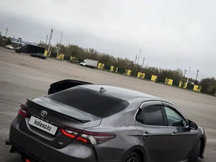 Toyota Camry 2021 года за 15 000 000 тг. в Костанай – фото 3