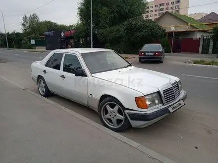 Mercedes-Benz E 200 1992 года за 1 200 000 тг. в Алматы – фото 4