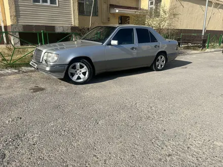 Mercedes-Benz E 280 1993 года за 2 850 000 тг. в Шымкент – фото 3