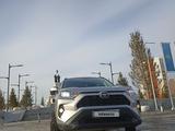 Toyota RAV4 2021 года за 16 500 000 тг. в Усть-Каменогорск – фото 3