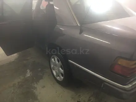 Mercedes-Benz E 260 1992 года за 1 300 000 тг. в Караганда – фото 16