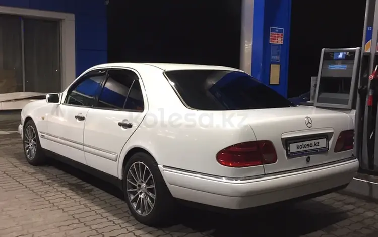 Mercedes-Benz E 230 1996 года за 2 600 000 тг. в Талдыкорган