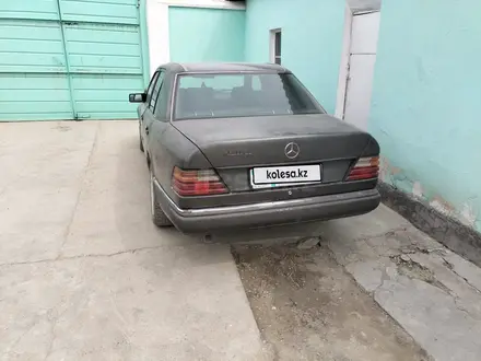 Mercedes-Benz E 230 1991 года за 650 000 тг. в Туркестан – фото 3