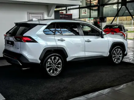 Toyota RAV4 Luxe+ 2025 года за 20 190 000 тг. в Усть-Каменогорск – фото 3