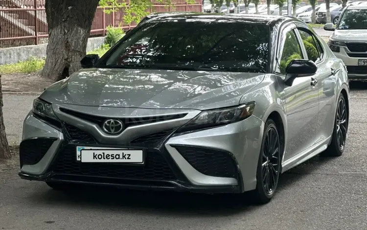 Toyota Camry 2021 года за 16 200 000 тг. в Алматы