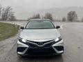 Toyota Camry 2021 года за 16 200 000 тг. в Алматы – фото 2