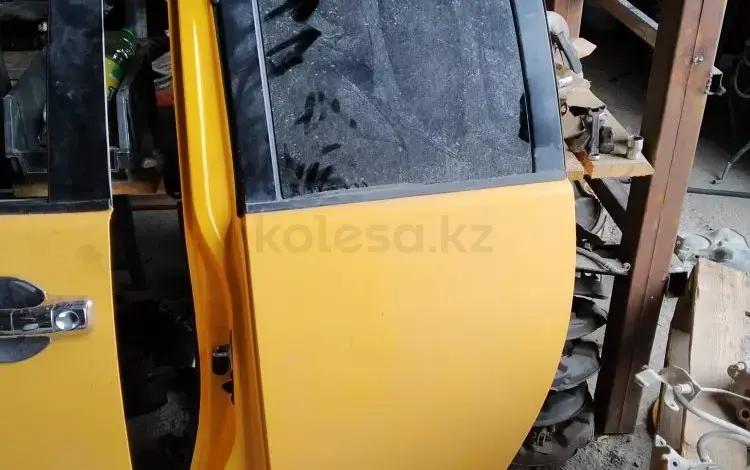 Передняя задняя дверь на Toyota FJ Cruiser за 210 000 тг. в Алматы