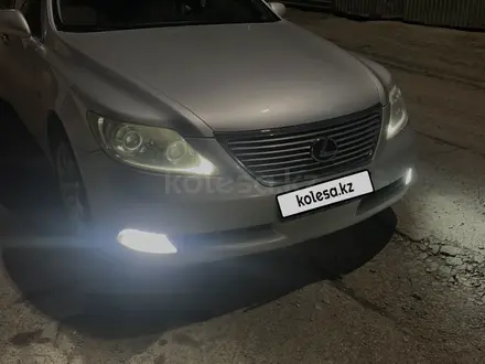 Lexus LS 460 2007 года за 6 700 000 тг. в Астана – фото 2