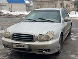 Hyundai Sonata 2002 года за 1 900 000 тг. в Уральск – фото 2