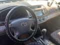 Toyota Camry 2004 годаүшін4 600 000 тг. в Усть-Каменогорск – фото 2