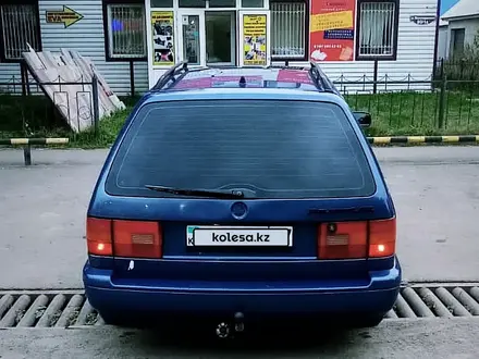 Volkswagen Passat 1994 года за 1 550 000 тг. в Уральск – фото 2