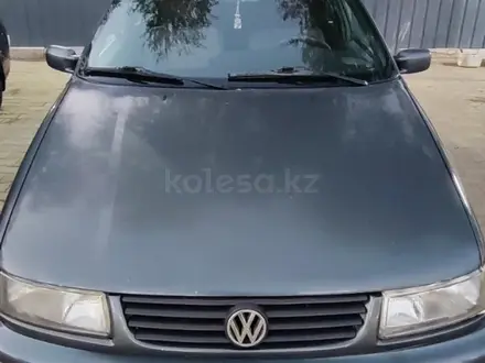 Volkswagen Passat 1995 года за 1 700 000 тг. в Уральск – фото 13
