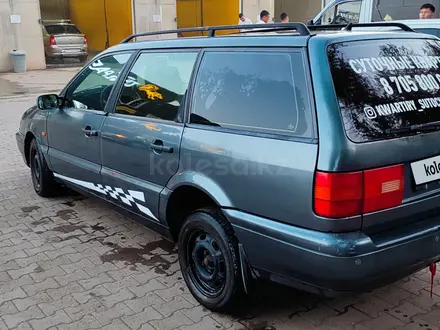 Volkswagen Passat 1995 года за 1 700 000 тг. в Уральск – фото 2