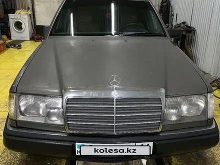 Mercedes-Benz E 200 1992 года за 1 200 000 тг. в Аксу